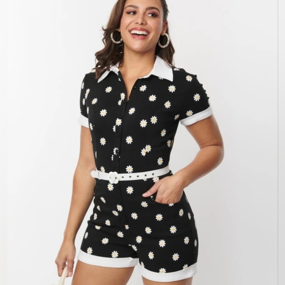 NWT Unique Vintage Daisy Print Patsy Romper - Picture 1 of 10